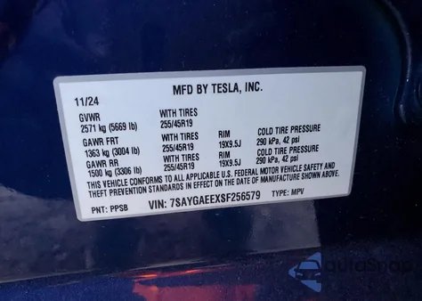 2025 Tesla Model Y z USA, uszkodzony, nr VIN 7SAYGAEEXSF256579